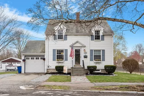 68 Gould St, Wakefield, MA 01880