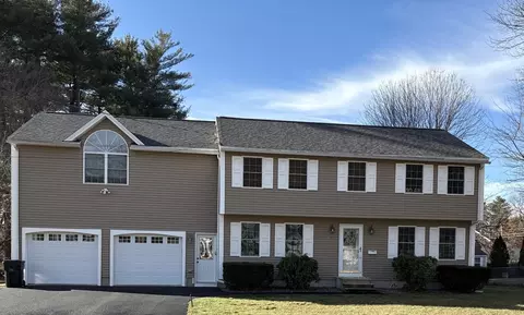 4 Buswell St, Hudson, NH 03051