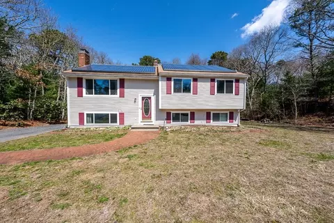 27 Howard Ave, Bourne, MA 02532