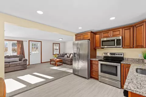 161 Wapping Rd, Kingston, MA 02364