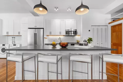 238 Columbia St #2N, Cambridge, MA 02139