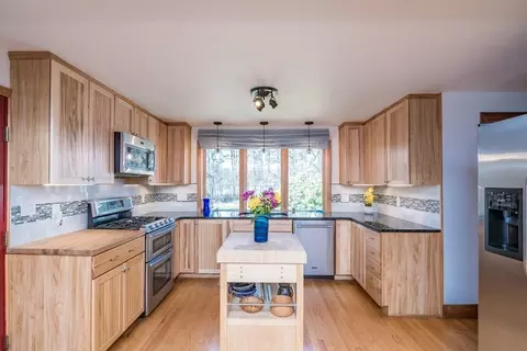 14 Smith St, Amherst, MA 01002 photo 5