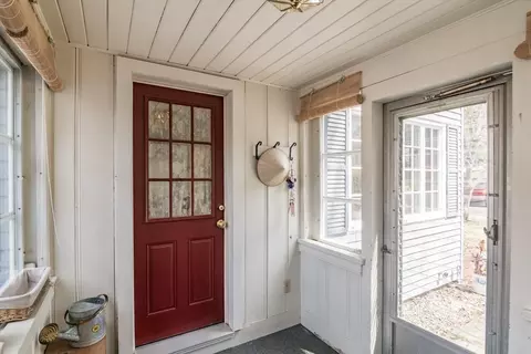 14 Smith St, Amherst, MA 01002 photo 4