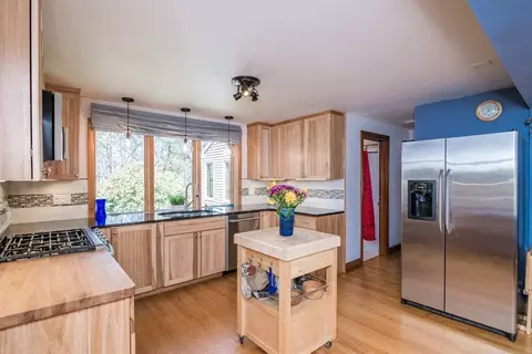 14 Smith St, Amherst, MA 01002 photo 6