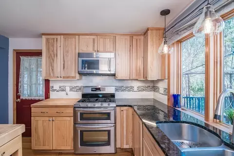 14 Smith St, Amherst, MA 01002 photo 8