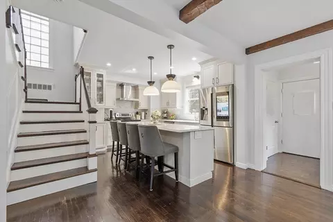 Entry Way - 33 Beechmont St, Worcester, MA 01609 photo 1 of 2