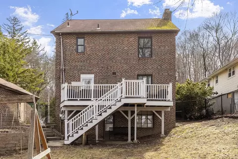 Exterior - 33 Beechmont St, Worcester, MA 01609 photo 5 of 6