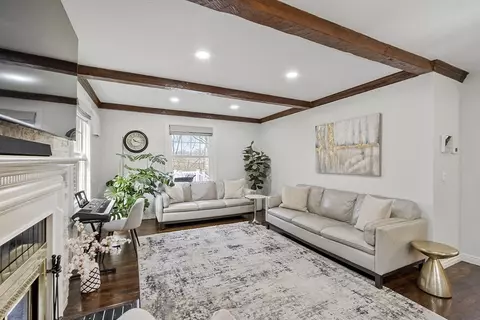Living - 33 Beechmont St, Worcester, MA 01609 photo 2 of 5