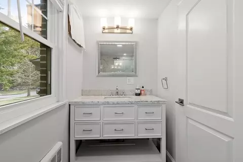 Bath - 33 Beechmont St, Worcester, MA 01609 photo 2 of 5