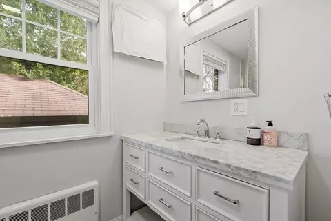 Bath - 33 Beechmont St, Worcester, MA 01609 photo 1 of 5