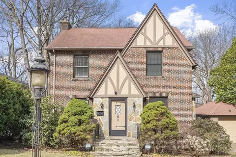 33 Beechmont St, Worcester, MA 01609