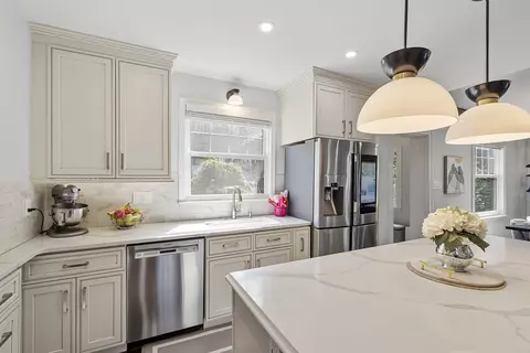 Kitchen - 33 Beechmont St, Worcester, MA 01609 photo 3 of 6