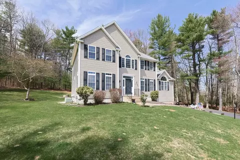 22 Bazaleel Cir, Uxbridge, MA 01569