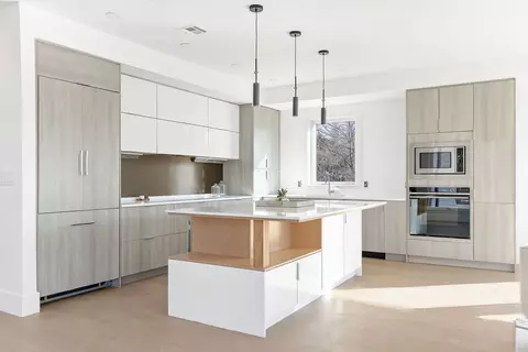 31 Evergreen St #1, Jamaica Plain, MA 02130