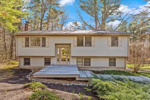 15 Forest St, Rowley, MA 01969