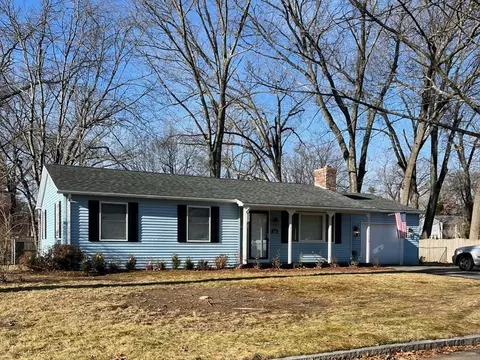 138 Jeffrey Rd, Springfield, MA 01119