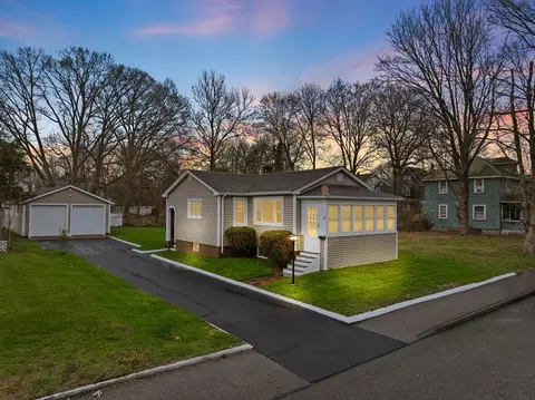 22 E Broadway, Taunton, MA 02780