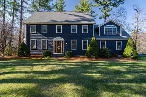 20 Williamsburg Ln, Attleboro, MA 02703