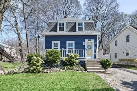 31 Sherwood St, Dedham, MA 02026