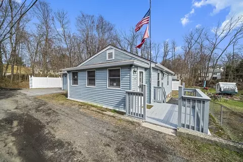 10 Dixon Ave S, Auburn, MA 01501