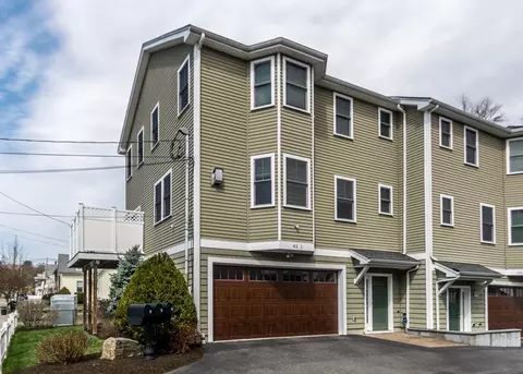 43 Hammond St #1, Waltham, MA 02451