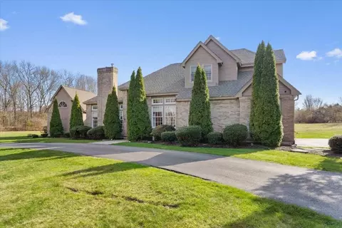 9 Old Harry Rd, Southborough, MA 01772