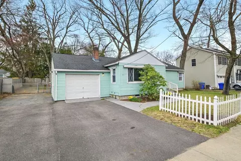 165 Seymour Ave, Springfield, MA 01109