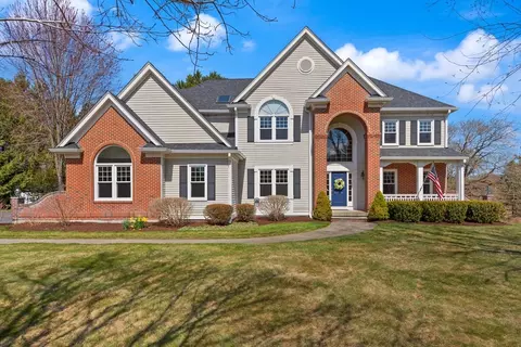20 Comstock Dr, Wrentham, MA 02093