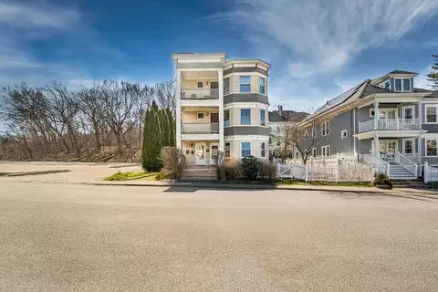 92 Blaisdell St #2, Haverhill, MA 01832