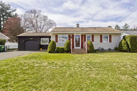 83 Mayflower Ave, Chicopee, MA 01013