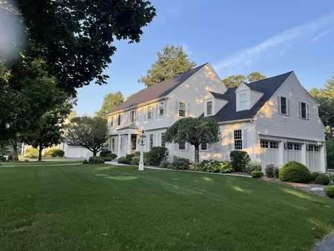 40 Planting Fld, Medfield, MA 02052
