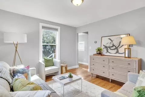 15 Crescent Sq #2, Newton, MA 02458