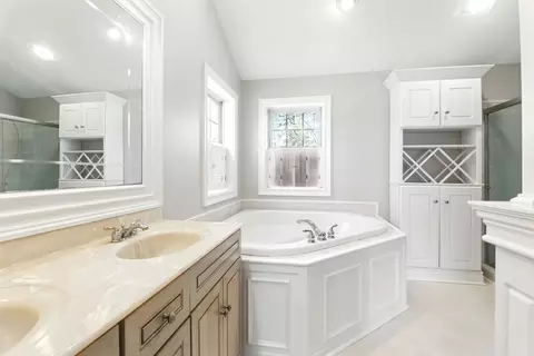 Bath - 5 Bennett Rd, Hampden, MA 01036 photo 4 of 8