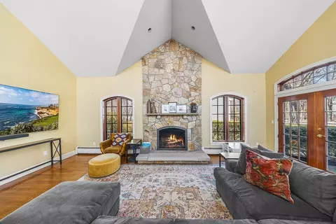 23 Landers Rd, Stoneham, MA 02180 photo 2
