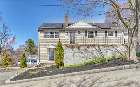32 Willard St, Melrose, MA 02176