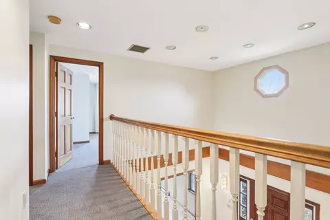 Entry Way - 10 Grace Rd, Danvers, MA 01923 photo 2 of 3