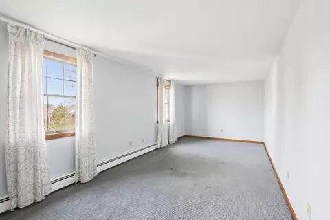 Bedroom - 10 Grace Rd, Danvers, MA 01923 photo 2 of 4