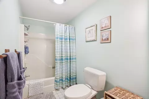 Bath - 10 Grace Rd, Danvers, MA 01923 photo 3 of 4