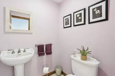 Bath - 10 Grace Rd, Danvers, MA 01923 photo 4 of 4