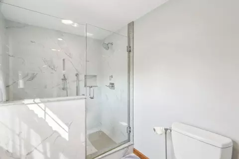 Bath - 10 Grace Rd, Danvers, MA 01923 photo 2 of 4
