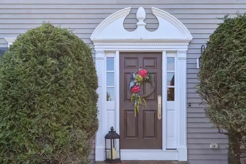 Entry Way - 10 Grace Rd, Danvers, MA 01923 photo 1 of 3
