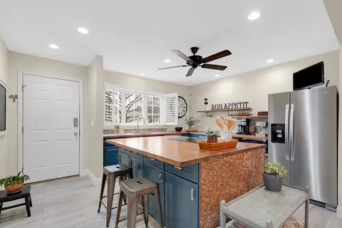 585 Sheridan St #8, Chicopee, MA 01020