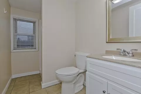 23 Mary St, Springfield, MA 01118 photo 2