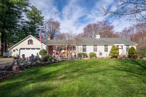 15 Brier Ln, East Longmeadow, MA 01028