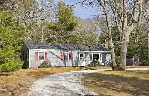 59 Meetinghouse Rd, Orleans, MA 02653