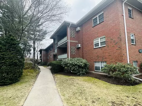 64 Jacqueline Rd #1, Waltham, MA 02452