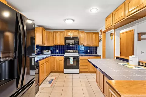 2440 County St, Dighton, MA 02715 photo 5