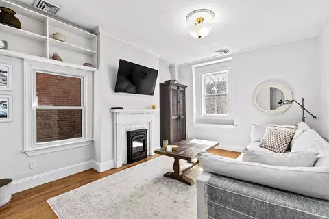37 Mount Vernon St #3, Boston, MA 02129