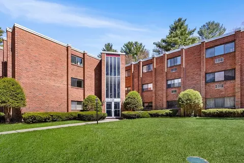 49 Windsor Dr #105, Holliston, MA 01746