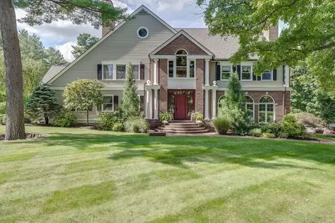 28 Durham Dr, Lynnfield, MA 01940